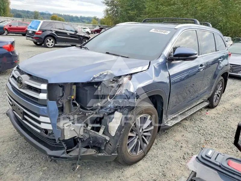 2018 Toyota Highlander photo