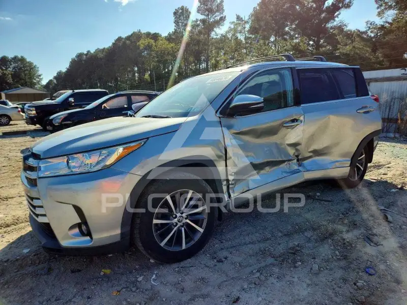 2018 Toyota Highlander фото