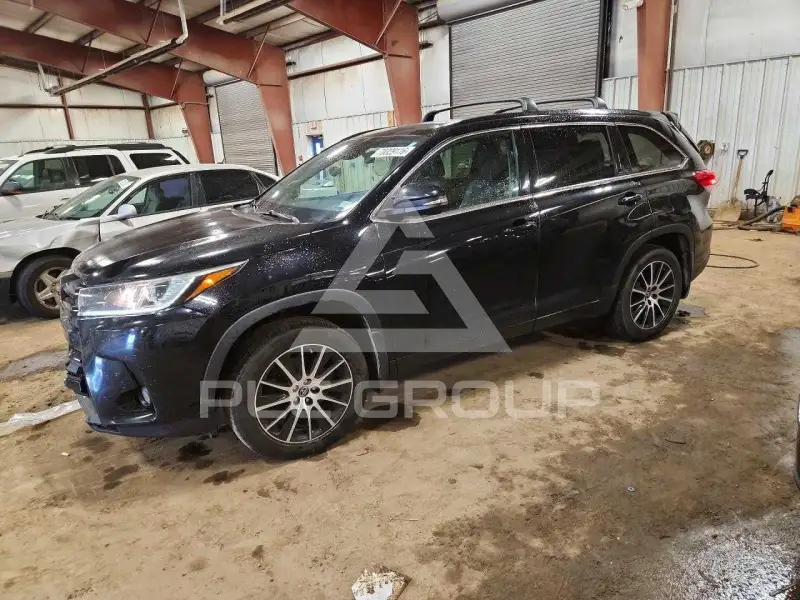 2018 Toyota Highlander photo