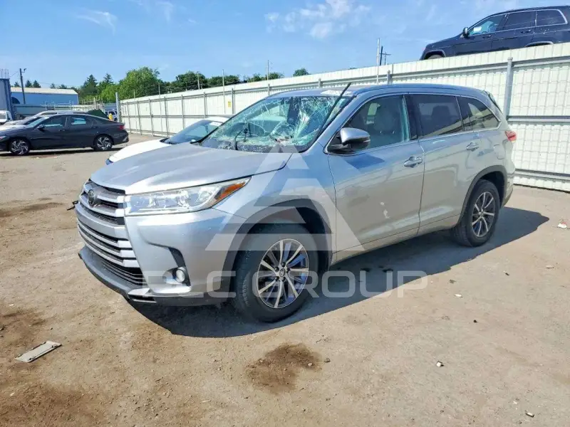 2018 Toyota Highlander фото