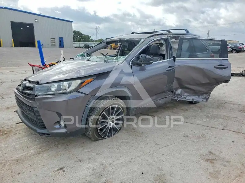 2018 Toyota Highlander photo
