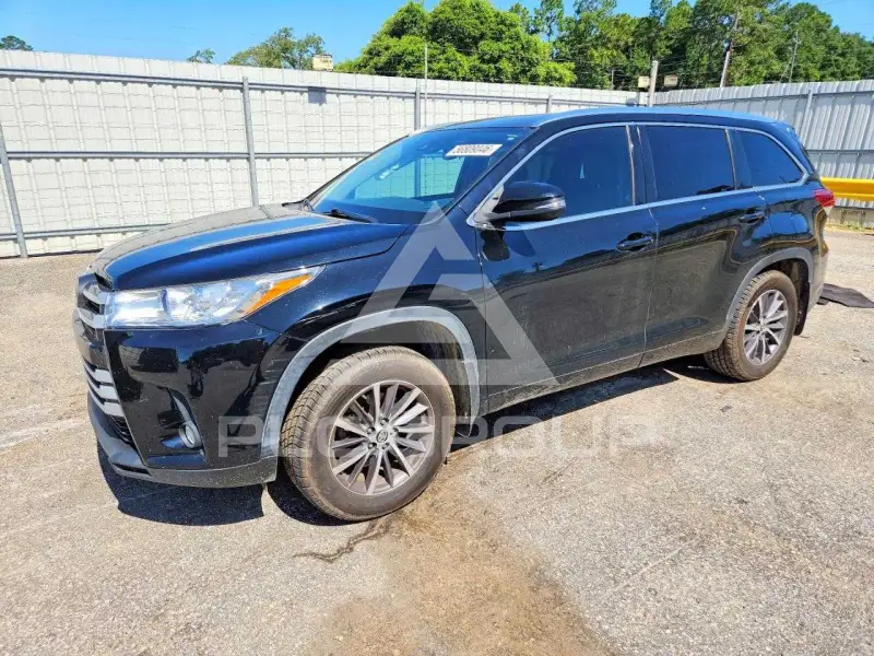 2018 Toyota Highlander photo