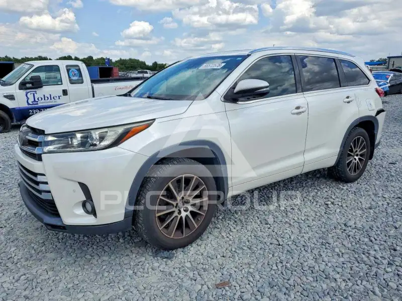 2018 Toyota Highlander photo