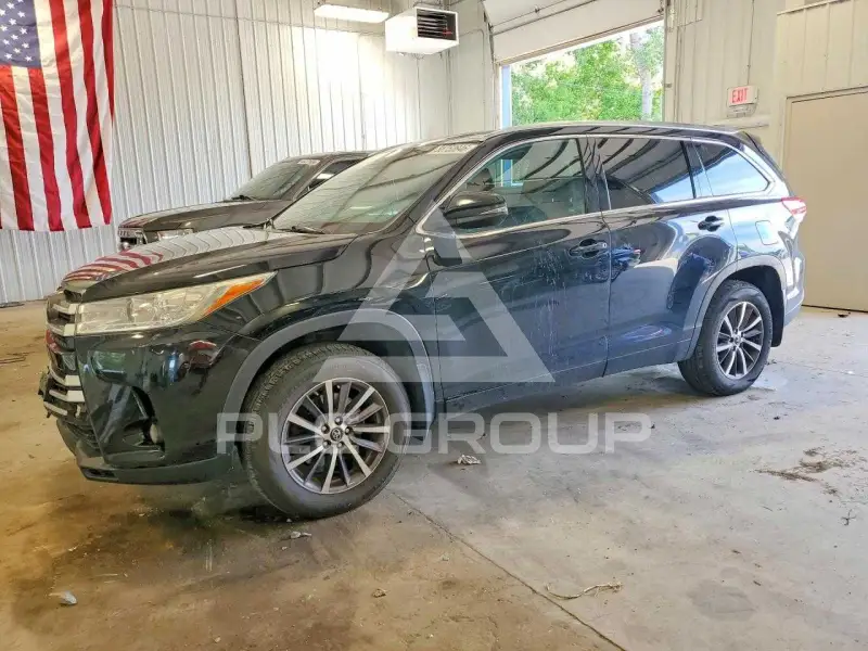 2018 Toyota Highlander photo