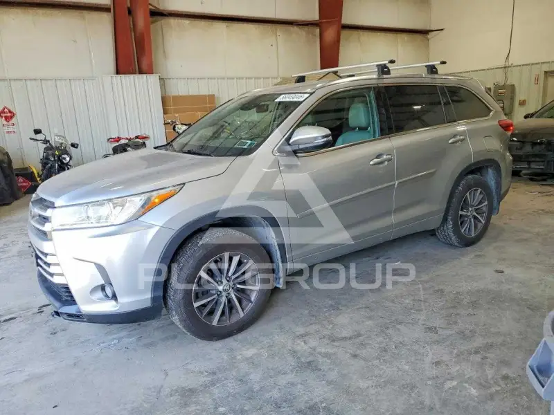 2018 Toyota Highlander photo