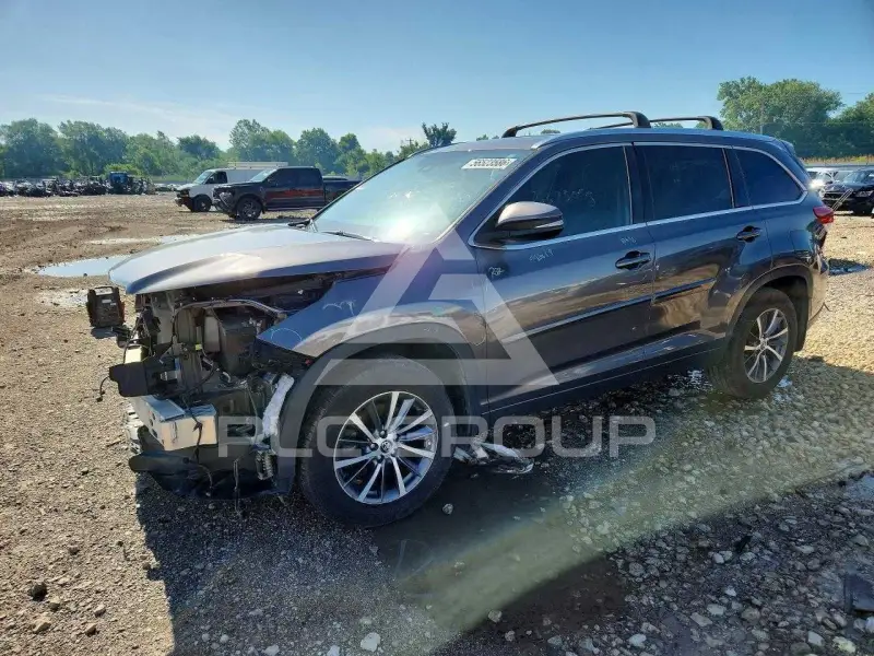 2018 Toyota Highlander photo