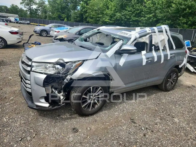 2018 Toyota Highlander photo