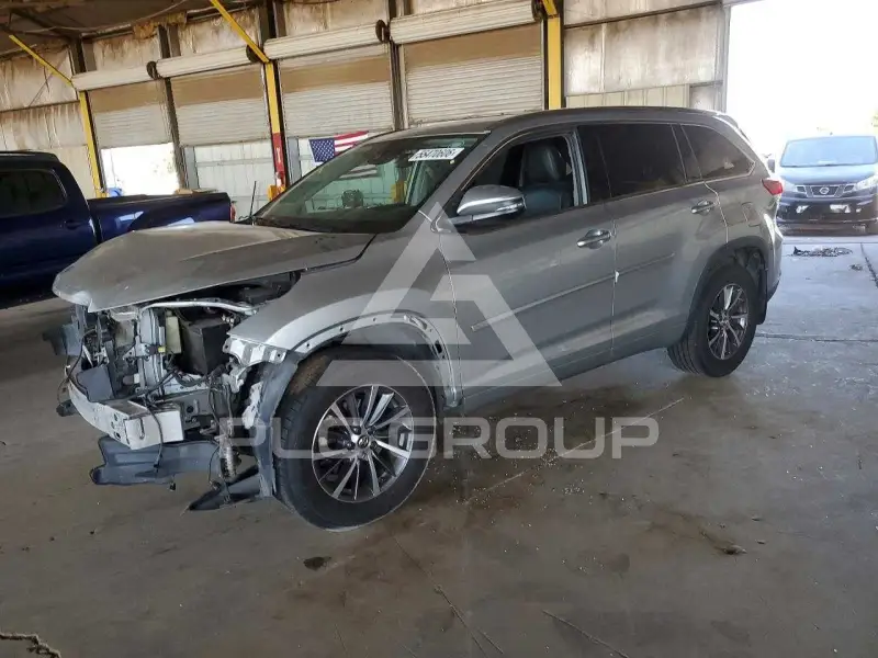 2018 Toyota Highlander photo