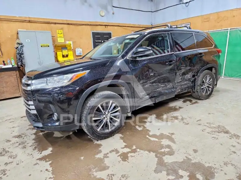 2018 Toyota Highlander photo