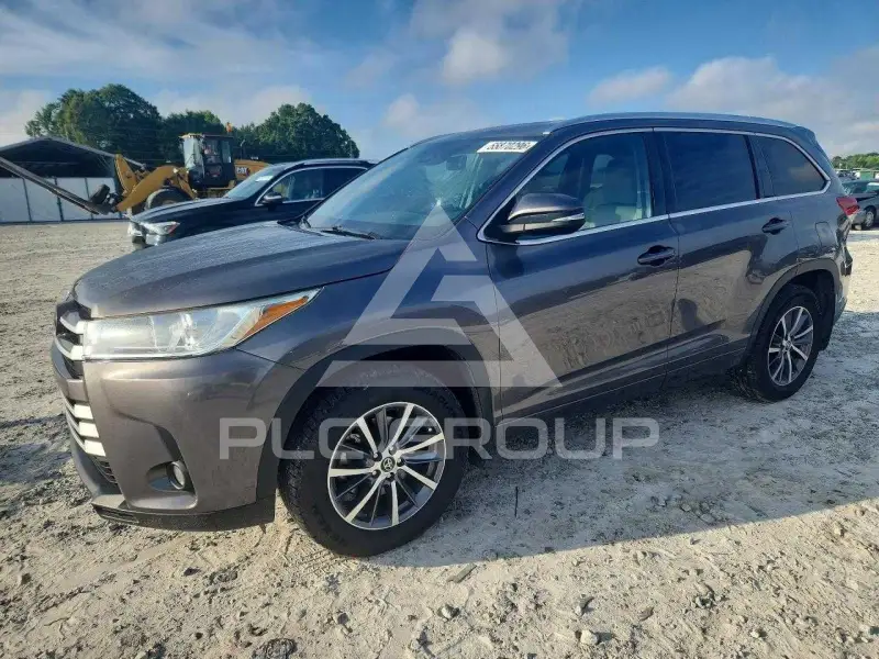 2018 Toyota Highlander photo