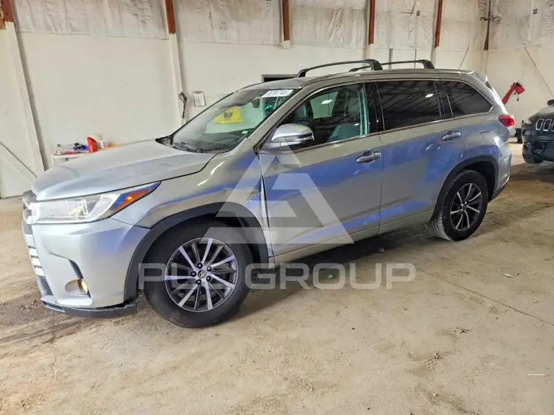 2018 Toyota Highlander photo