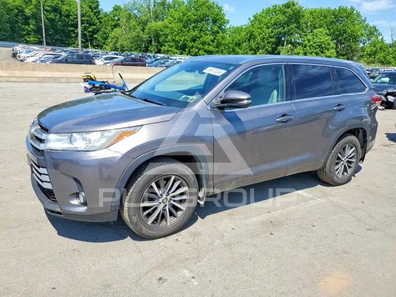 2018 Toyota Highlander photo