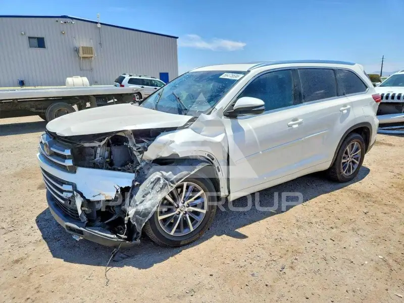 2018 Toyota Highlander photo