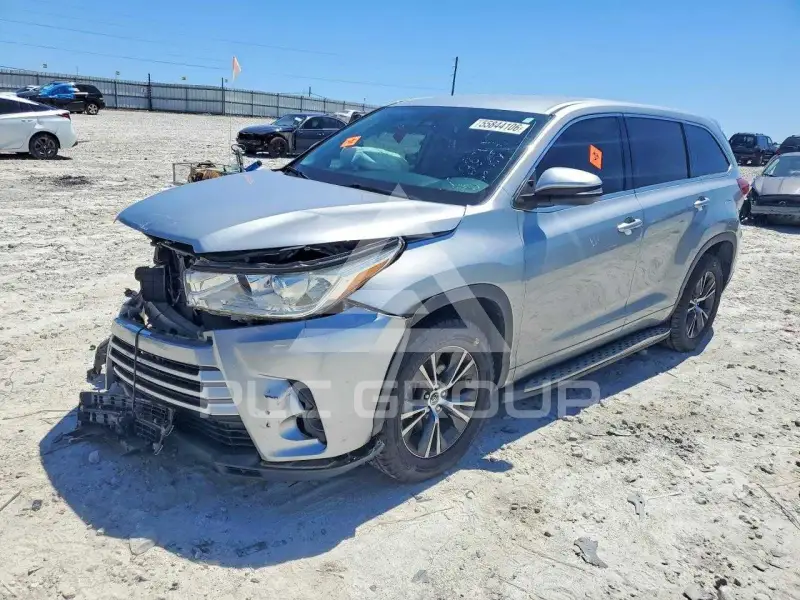 2018 Toyota Highlander photo