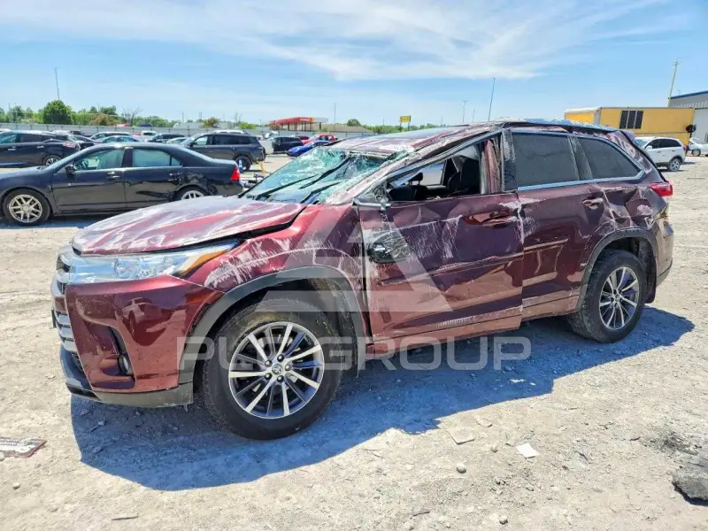 2018 Toyota Highlander photo