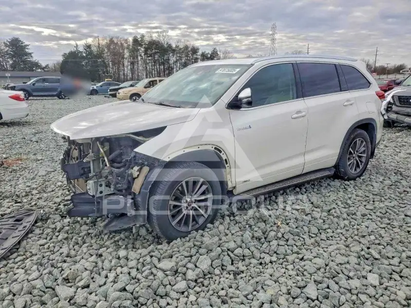 2018 Toyota Highlander photo