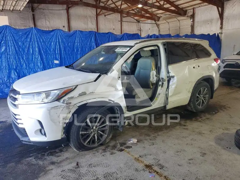 2018 Toyota Highlander фото