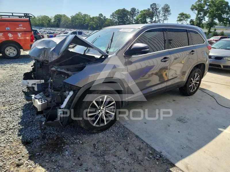 2018 Toyota Highlander фото