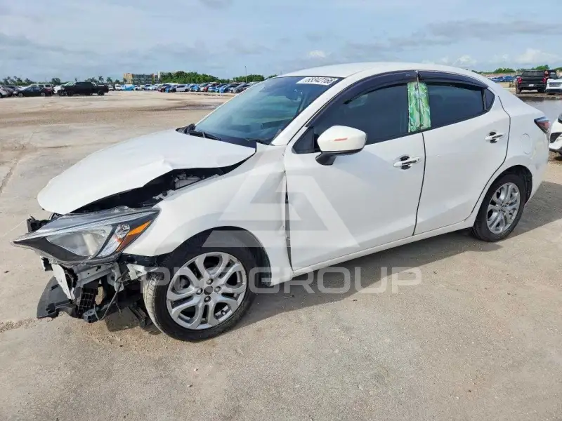 2018 Toyota YARIS фото