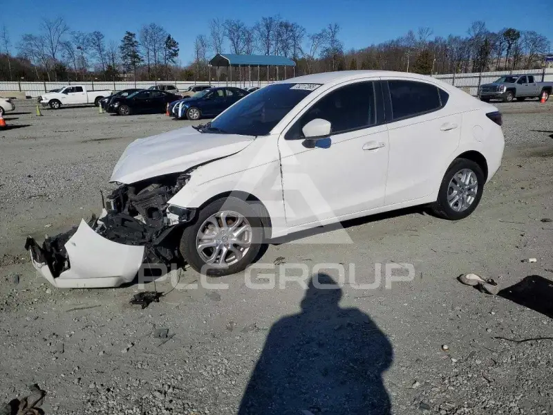 2018 Toyota YARIS фото