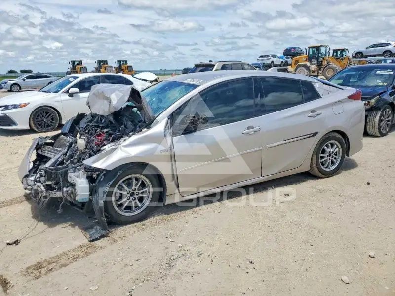 2018 Toyota PRIUS photo