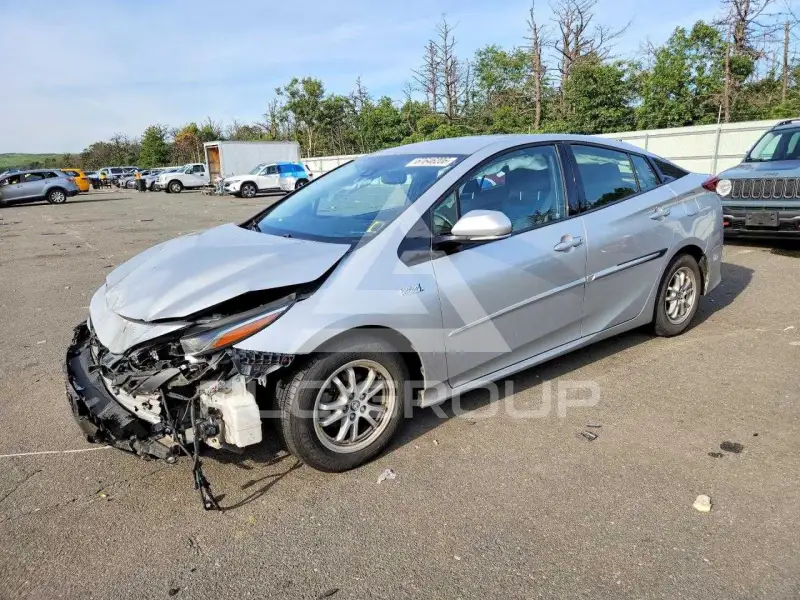 2018 Toyota PRIUS photo