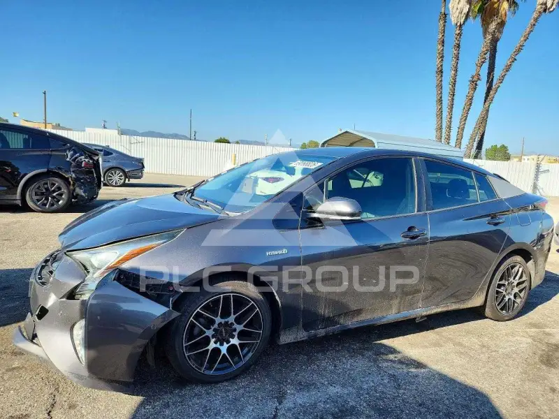 2018 Toyota PRIUS photo