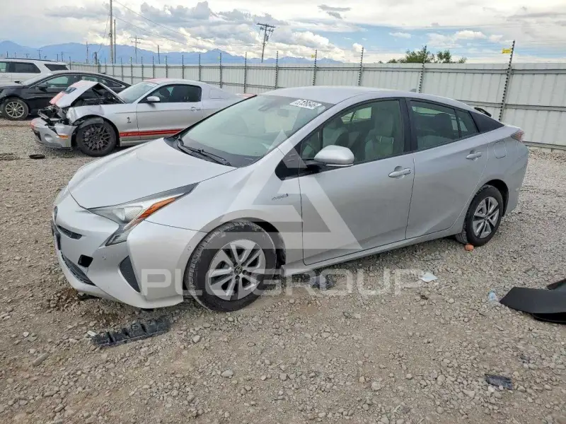 2018 Toyota PRIUS photo