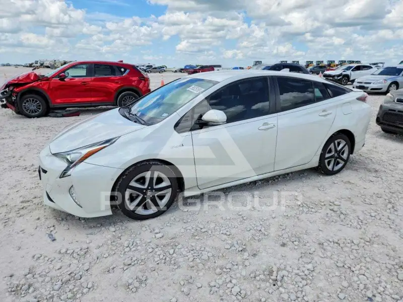 2018 Toyota PRIUS photo