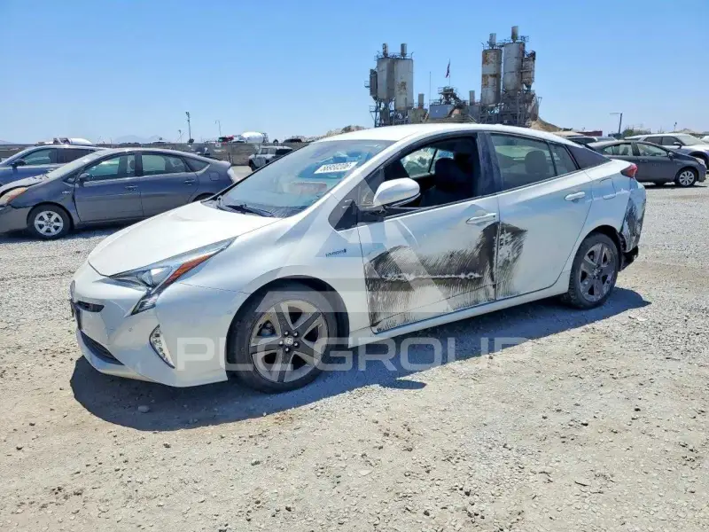 2018 Toyota PRIUS photo