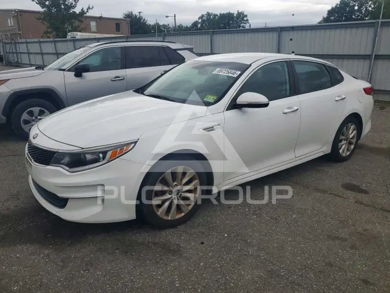 2018 KIA Optima photo