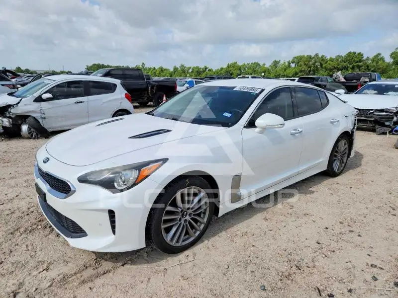 2018 KIA Stinger photo