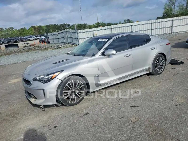 2018 KIA Stinger photo
