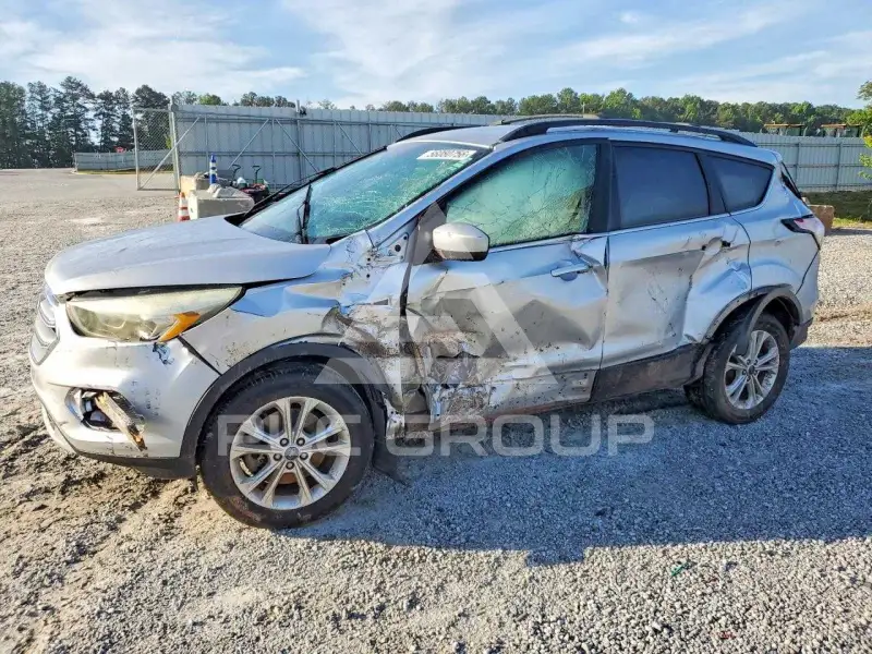 2018 Ford ESCAPE photo