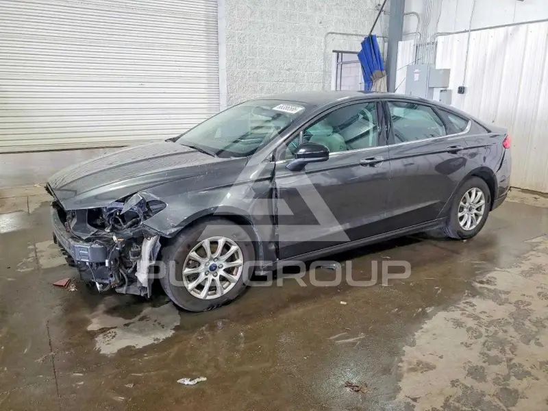 2018 Ford FUSION photo