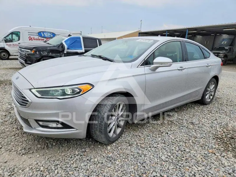 2018 Ford FUSION фото