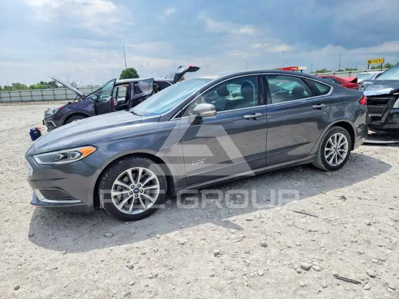 2018 Ford FUSION фото