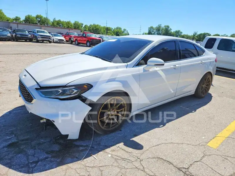2018 Ford FUSION фото