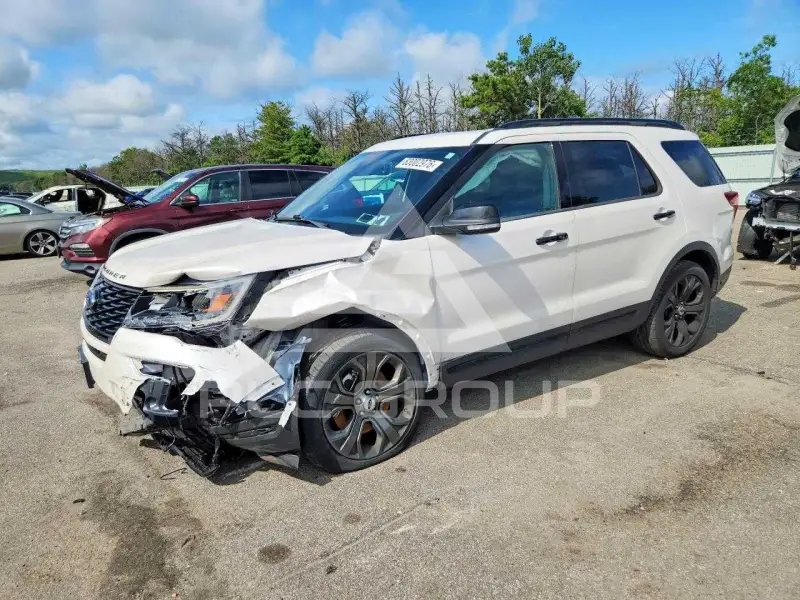 2018 Ford EXPLORER photo