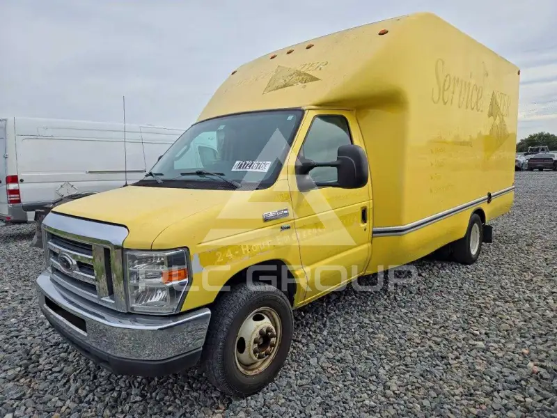2018 Ford E-350 photo
