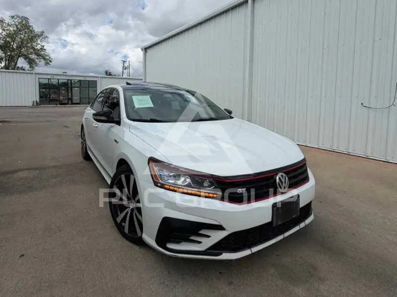 2018 Volkswagen Passat фото