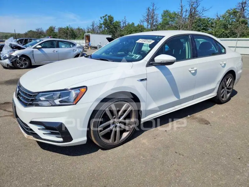 2018 Volkswagen Passat photo