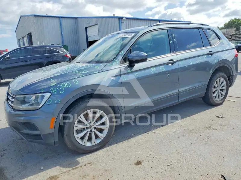 2018 Volkswagen Tiguan photo