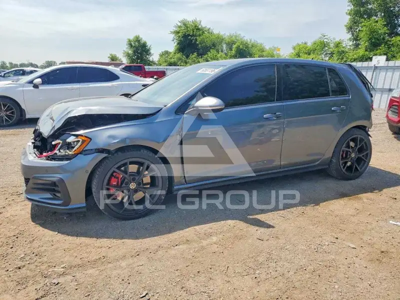 2018 Volkswagen GTI photo