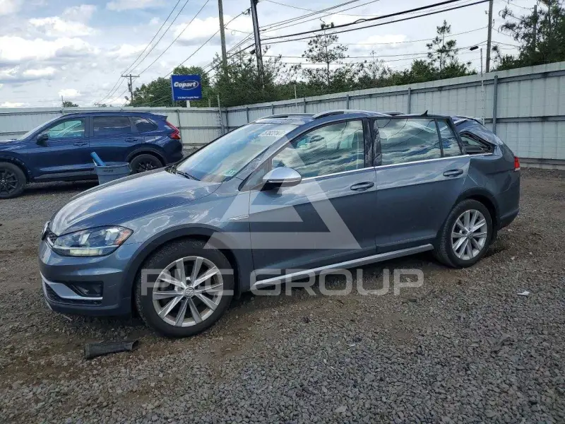 2018 Volkswagen GOLF photo