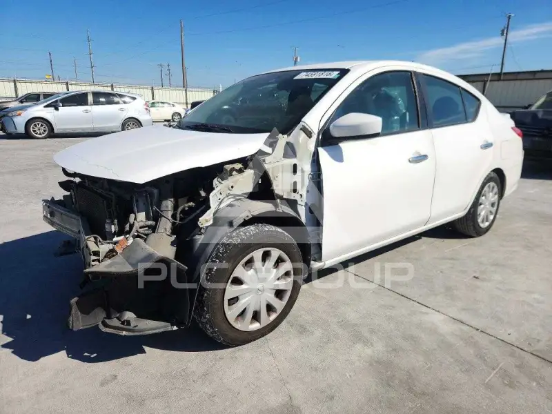 2019 Nissan VERSA photo
