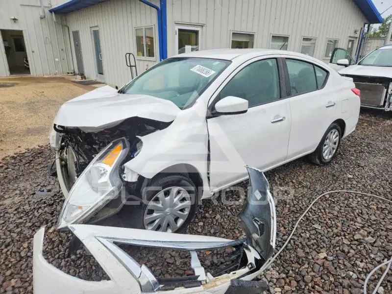 2019 Nissan VERSA фото