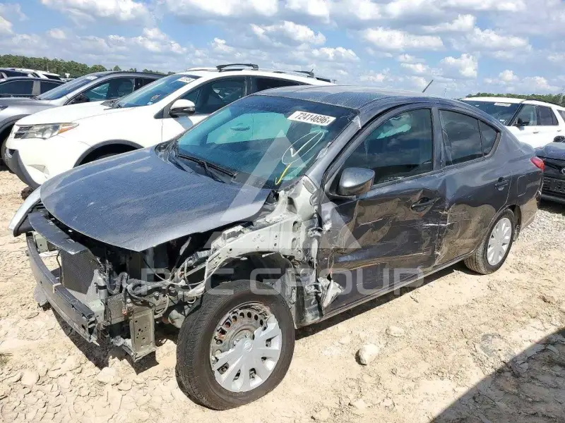 2019 Nissan VERSA photo