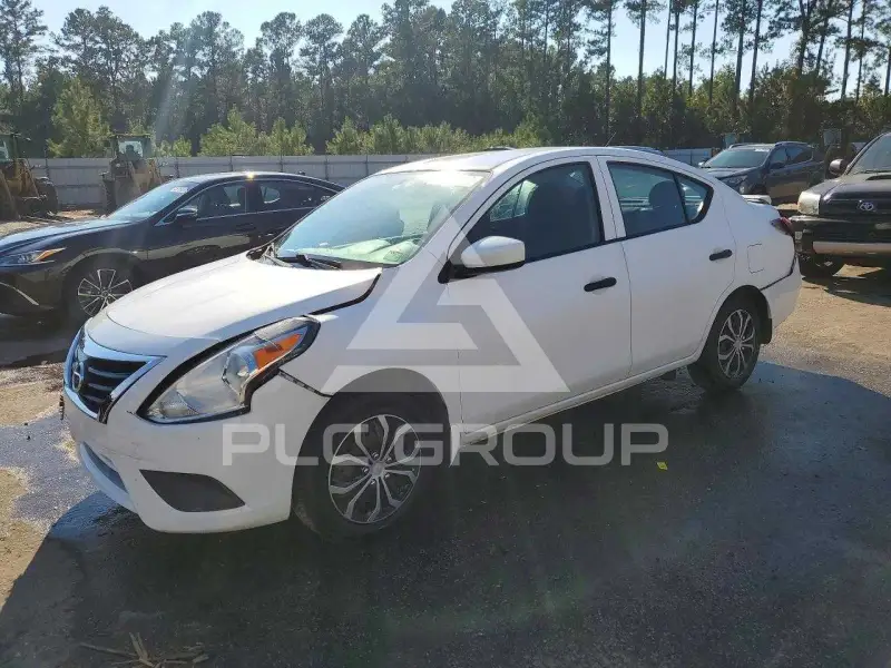 2019 Nissan VERSA photo
