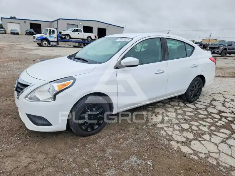 2019 Nissan VERSA фото
